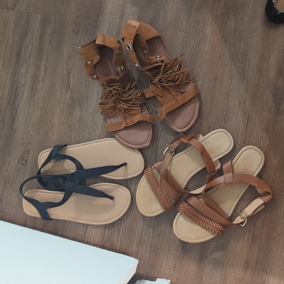 Three pairs of cute sandals - Picture 1 of 4